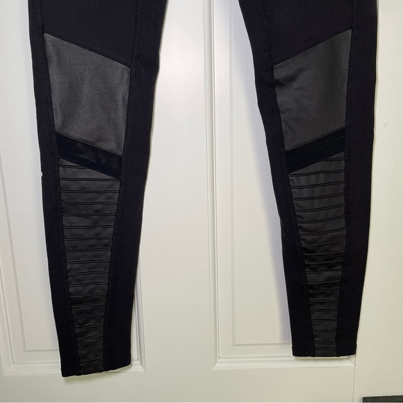 Alo Yoga High-Waist Moto Legging Black XS - Picture 5 of 12